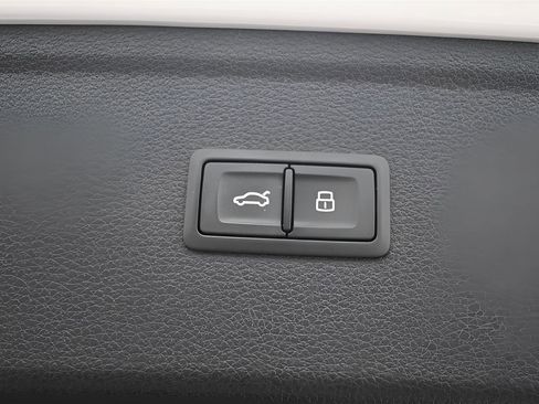 Used 2018 Audi SQ5 Prestige image 17