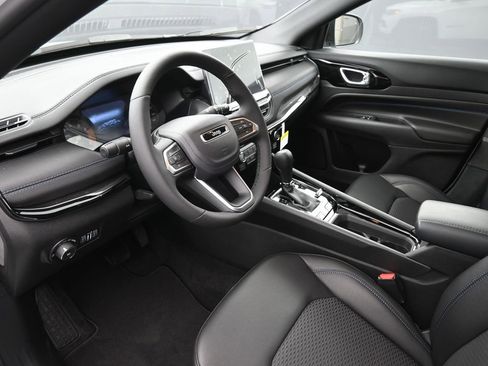 New 2026 Jeep Compass Latitude image 18