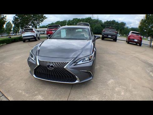Used 2019 Lexus ES 300h w/ Premium Package FWD image 3