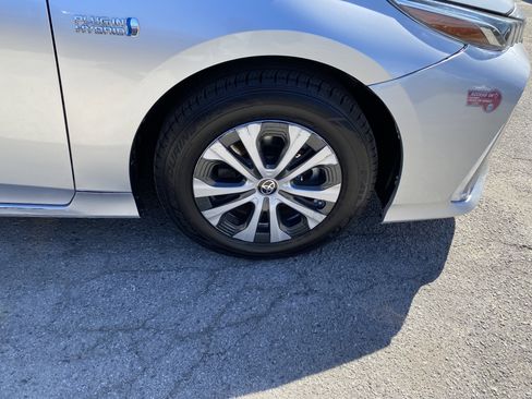 Used 2020 Toyota Prius Prime XLE image 24