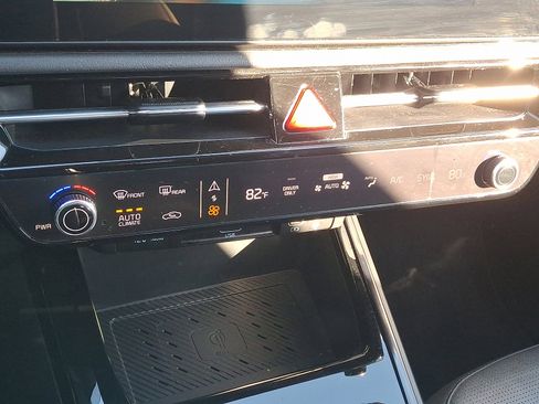 Certified 2025 Kia Niro SX Touring image 16