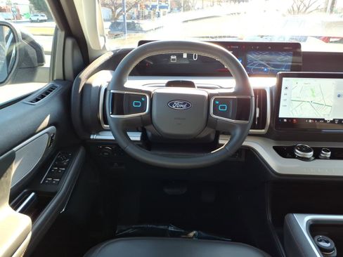 Used 2025 Ford Expedition Max Active image 20