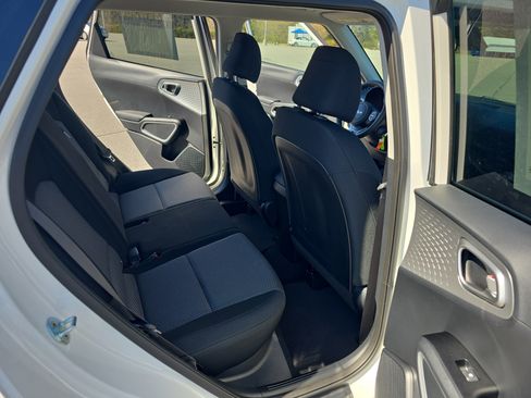 Used 2023 Kia Soul LX image 11