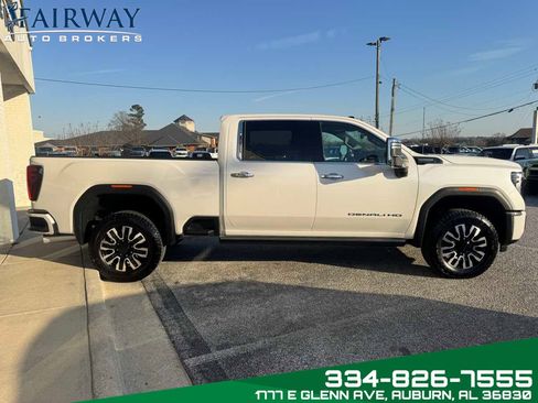 Used 2025 GMC Sierra 2500 Denali Ultimate w/ Max Trailering Package image 5