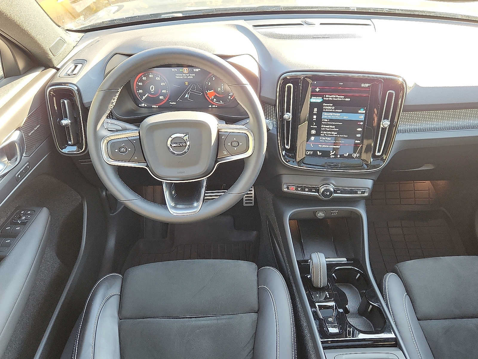 Used 2022 Volvo XC40 T5 R-Design w/ Advanced Package AWD/4WD image 11