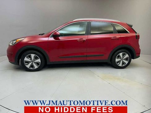 Used 2017 Kia Niro LX image 2
