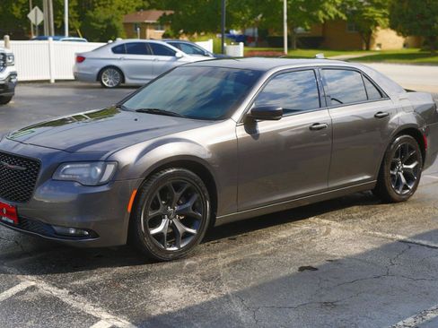 Used 2021 Chrysler 300 S RWD image 3