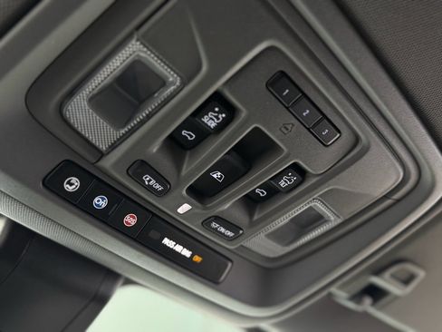 Used 2020 GMC Sierra 3500 Denali w/ Denali Ultimate Package image 32