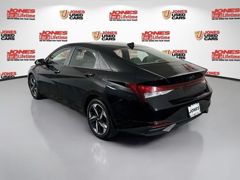 Used 2023 Hyundai Elantra SEL w/ Convenience Package FWD image 2