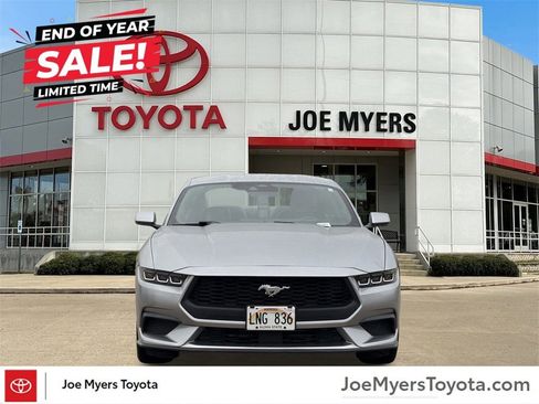 Used 2024 Ford Mustang Premium image 3