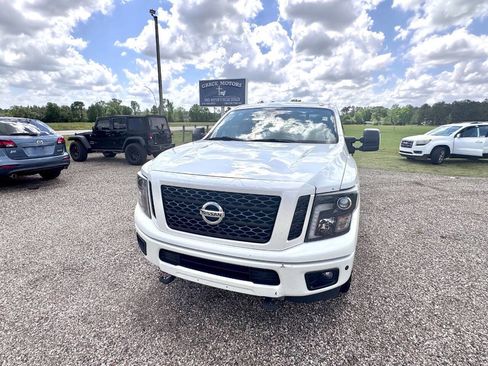 Used 2018 Nissan Titan SV w/ SV Convenience Package image 4