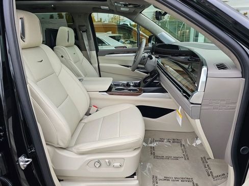 New 2026 Cadillac Escalade Platinum Luxury w/ LPO, Radiant Package AWD/4WD image 11
