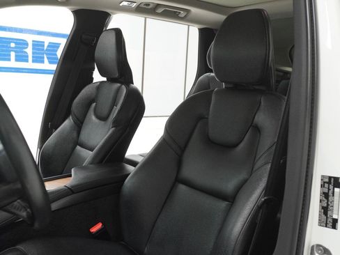Used 2022 Volvo XC90 T6 Momentum w/ Advanced Package AWD/4WD image 6