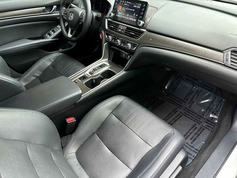 Used 2018 Honda Accord Touring image 19