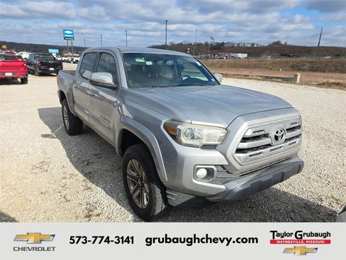Used 2017 Toyota Tacoma Limited image 1