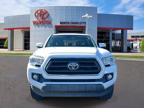 Used 2020 Toyota Tacoma SR5 RWD image 2