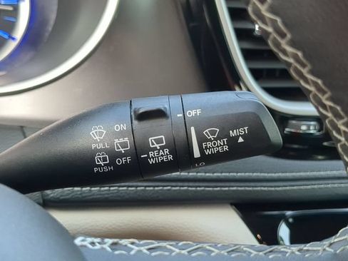 Used 2024 Chrysler Pacifica Limited FWD image 24