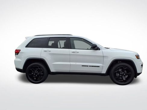 Used 2018 Jeep Grand Cherokee Laredo image 4