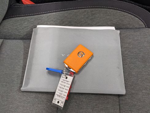 Used 2024 Volvo XC40 B5 Core image 14