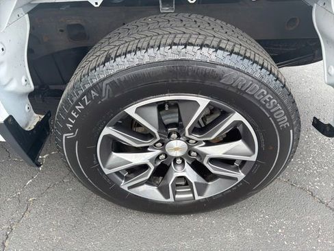 Used 2024 Chevrolet Silverado 1500 LT AWD/4WD image 9