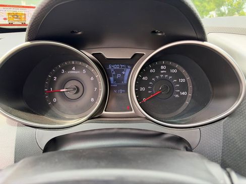 Used 2017 Hyundai Veloster FWD image 16