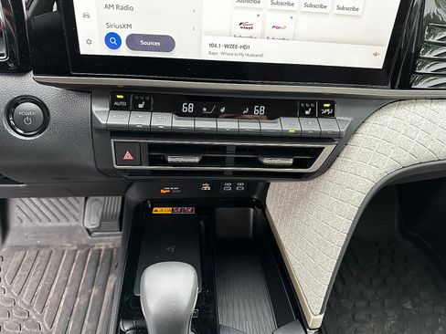 Used 2026 Toyota Camry XLE FWD image 20