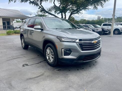 Used 2023 Chevrolet Traverse LT FWD image 7