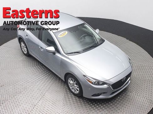Used 2017 MAZDA MAZDA3 Sport FWD image 3