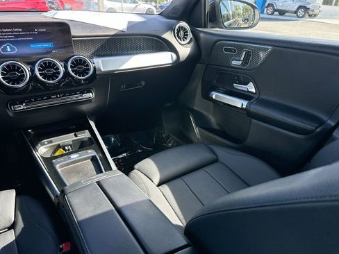 Used 2025 Mercedes-Benz GLB 250 4MATIC image 22