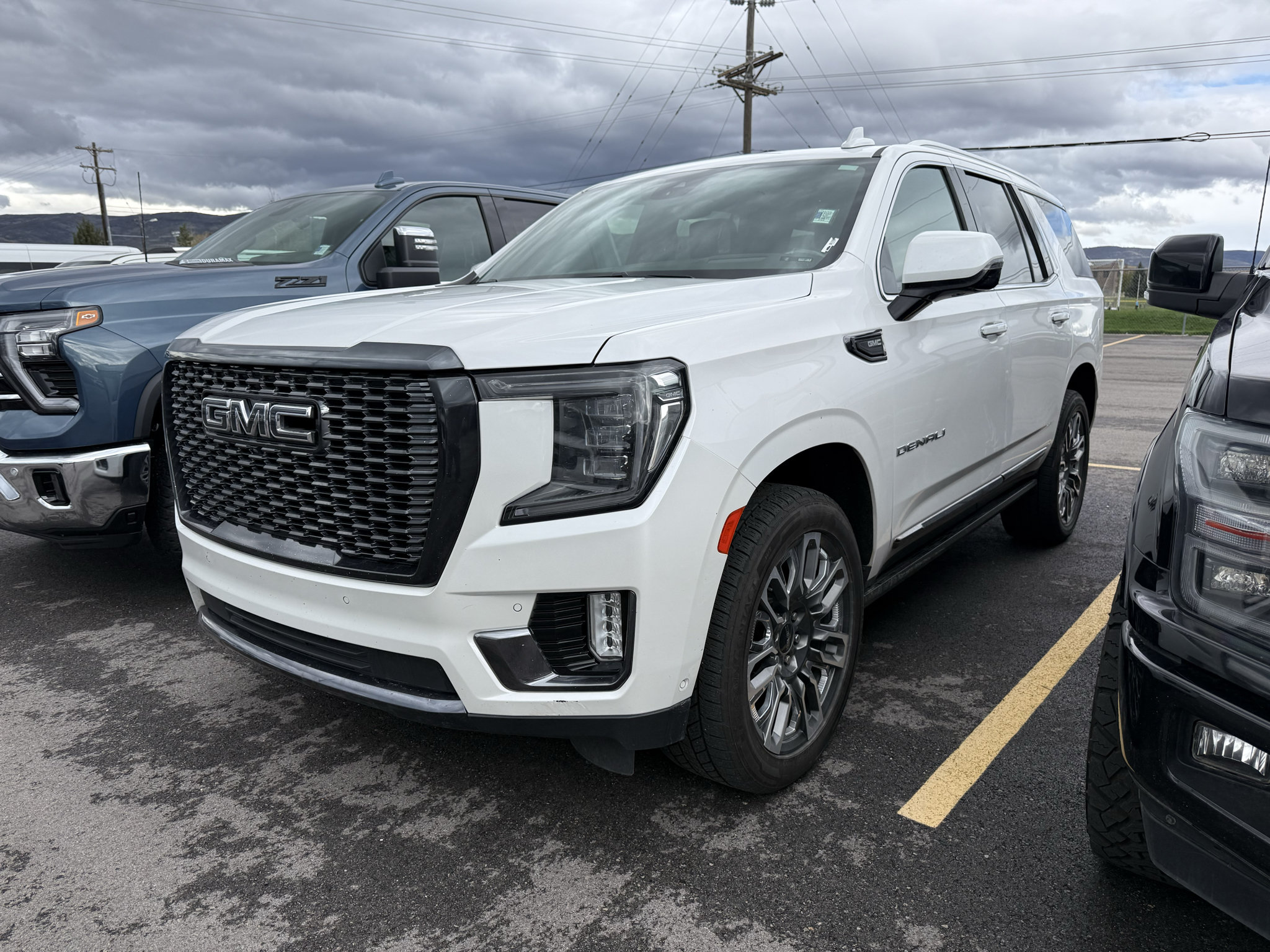 Used 2023 GMC Yukon Denali Ultimate AWD/4WD image 1