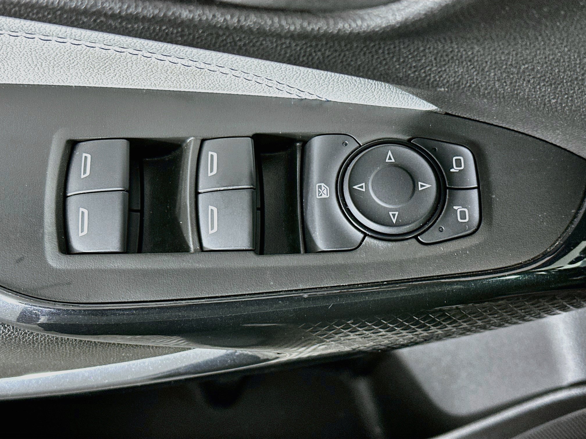 Used 2025 Chevrolet Trax LT FWD image 15