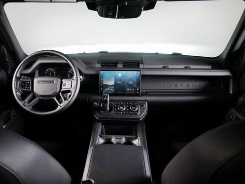 Used 2025 Land Rover Defender 110 S image 4