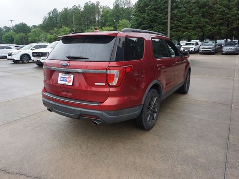 Used 2018 Ford Explorer XLT w/ Equipment Group 202A FWD image 24