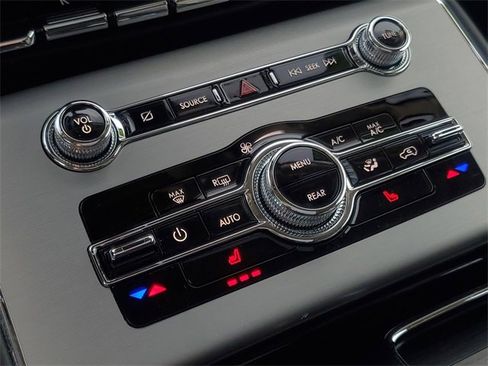 Used 2023 Lincoln Aviator AWD w/ Premium Package image 24