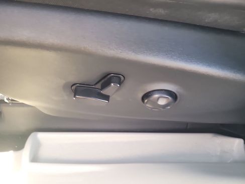 Used 2023 Chrysler Pacifica Limited image 19