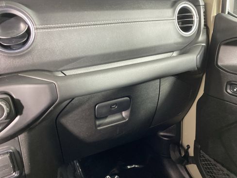 Used 2022 Jeep Wrangler Unlimited Sahara w/ Cold Weather Group image 34