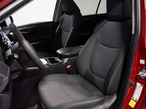 Certified 2025 Toyota RAV4 XLE FWD image 27