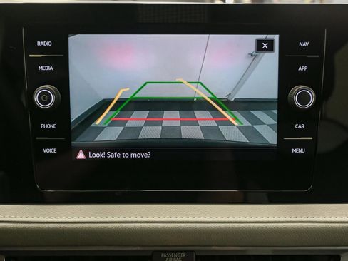 Used 2025 Volkswagen Taos SEL image 30