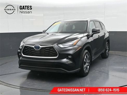 Used 2022 Toyota Highlander XLE image 6