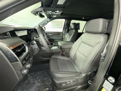 New 2026 GMC Yukon XL Denali w/ Denali Reserve Package image 13