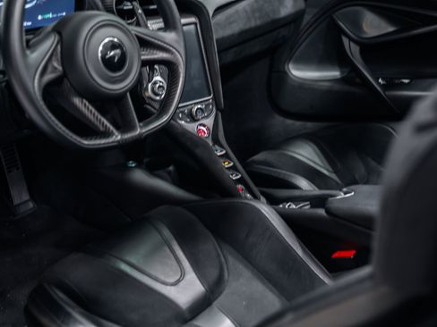 Used 2019 McLaren 720S Performance RWD image 21