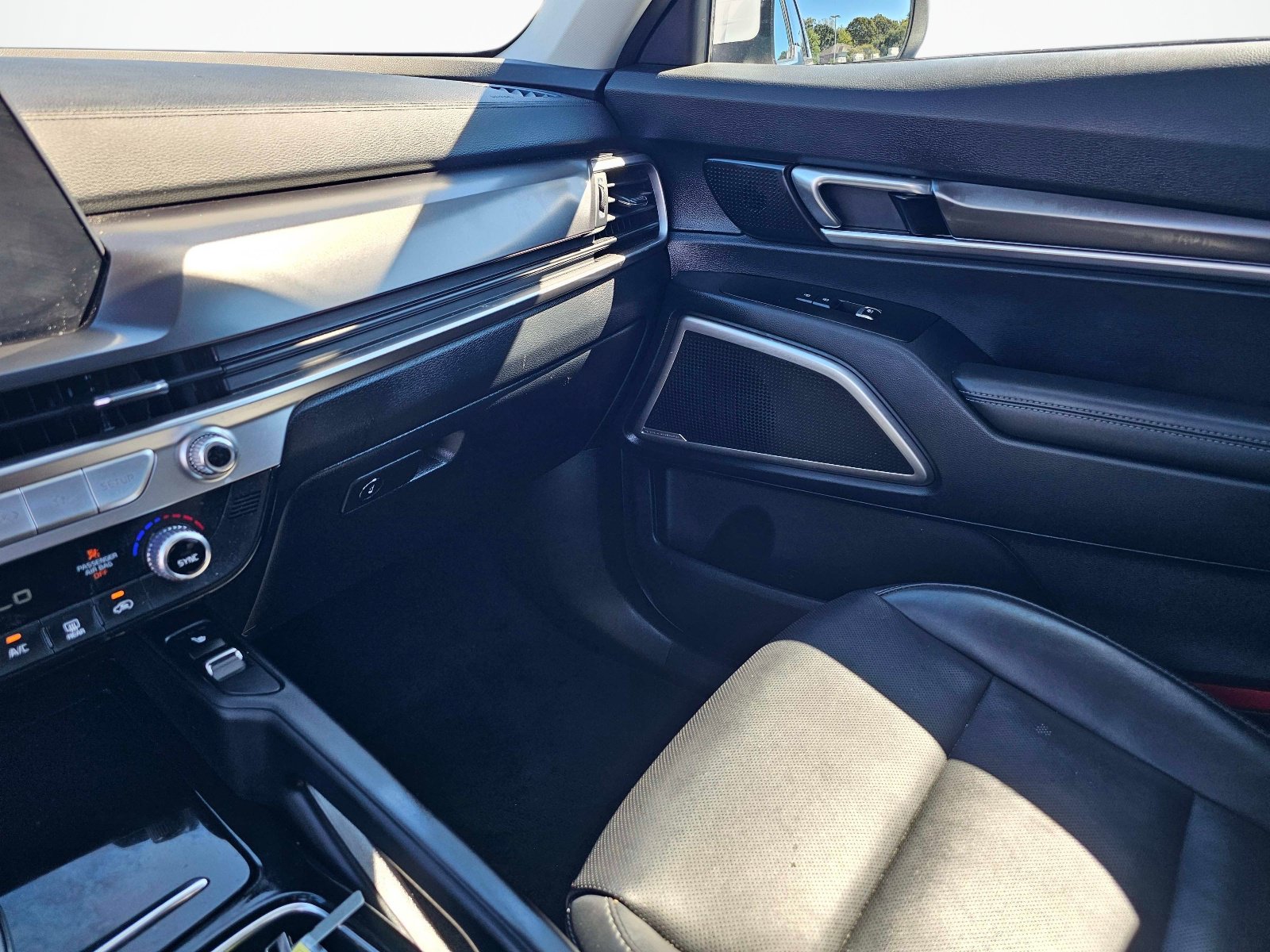 Certified 2024 Kia Telluride S w/ S Sunroof Package FWD image 24