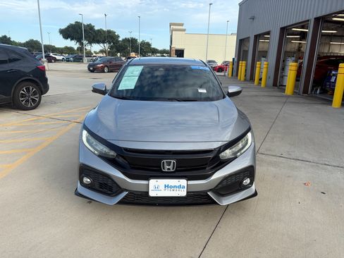 Used 2018 Honda Civic Sport Touring image 3