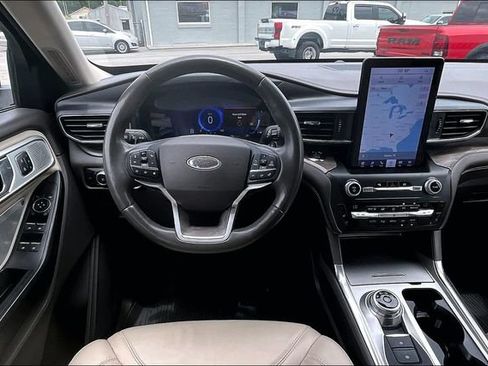 Used 2020 Ford Explorer Platinum w/ Premium Technology Package AWD/4WD image 5