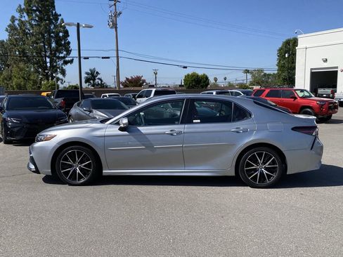 Used 2023 Toyota Camry SE FWD image 2