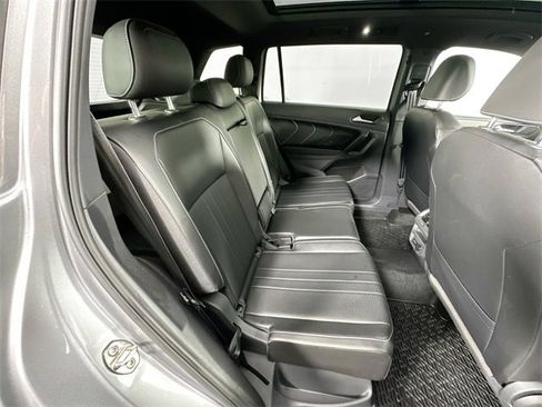 Used 2022 Volkswagen Tiguan SE R-Line image 28