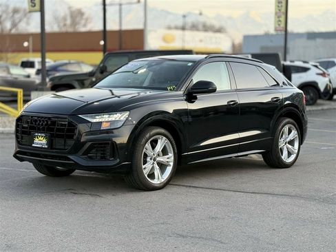 Used 2022 Audi Q8 Prestige w/ Prestige Package AWD/4WD image 3