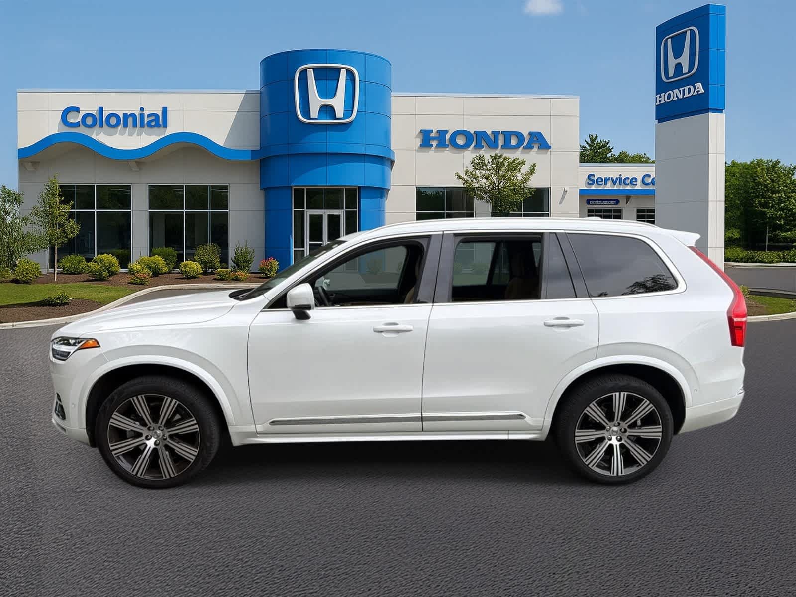 Used 2025 Volvo XC90 B6 Ultra w/ Protection Package Premier AWD/4WD image 3