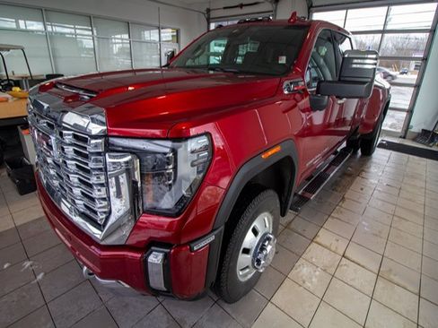 Used 2024 GMC Sierra 3500 Denali image 2