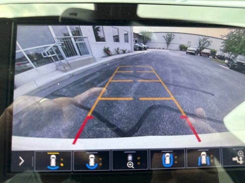 Used 2020 Chevrolet Equinox Premier AWD/4WD image 23